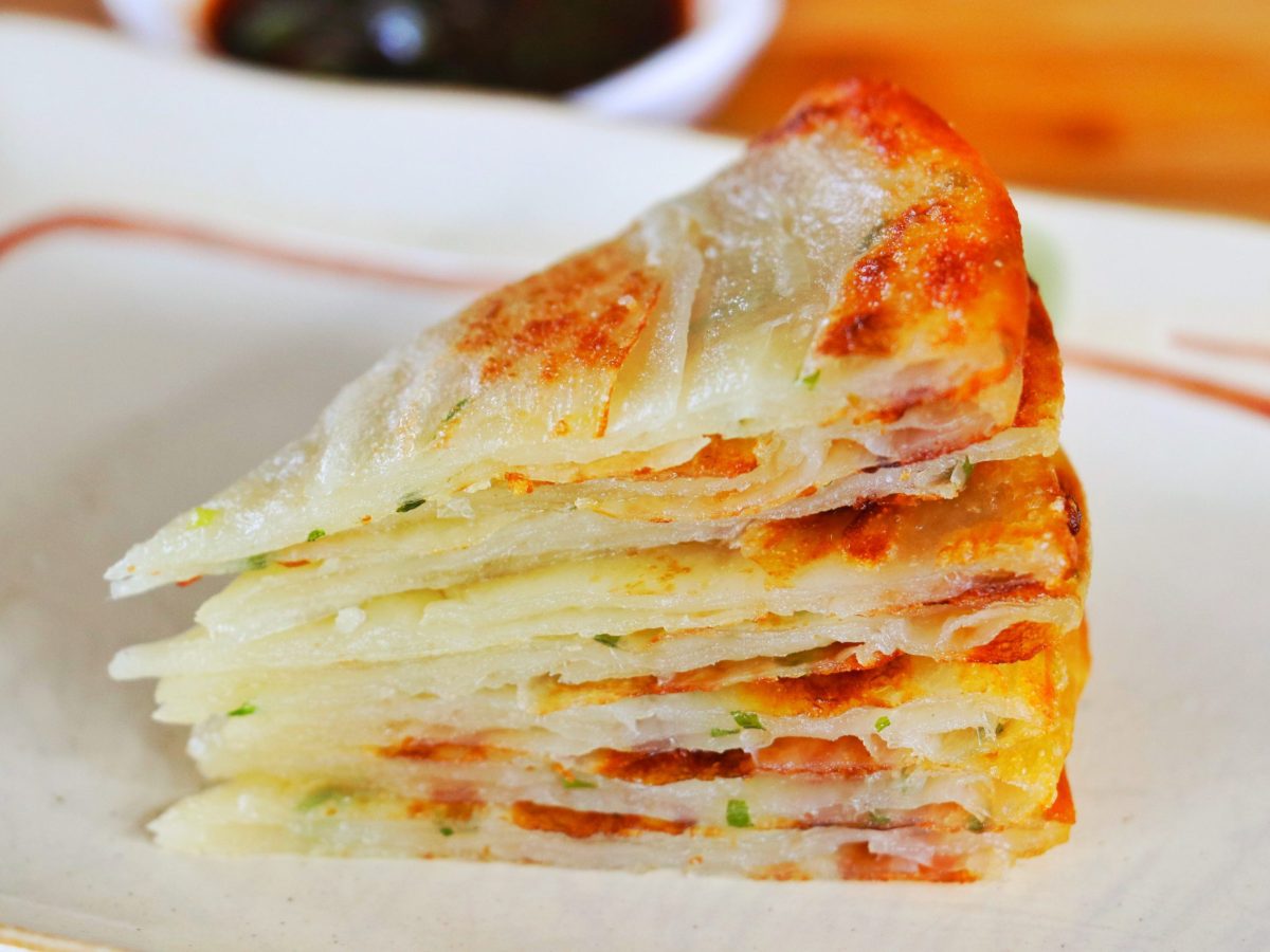 https://cicili.tv/wp-content/uploads/2020/03/Scallion-Pancakes2-scaled-1200x900.jpg