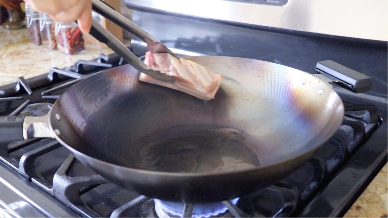 chinese cuisine - Should I be able use a metal wok spatula on a seasoned wok?  - Seasoned Advice