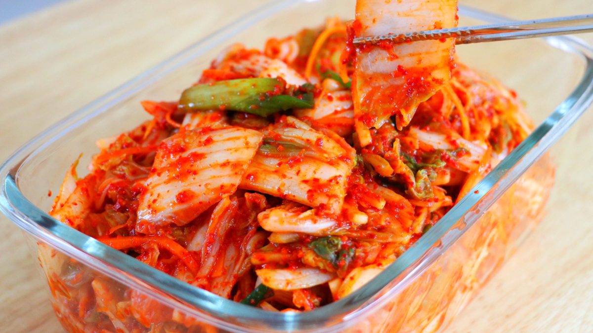 CiCi Li - Traditional Kimchi Recipe (Easy Whole Napa Cabbage Kimchi  -Tongbaechu)