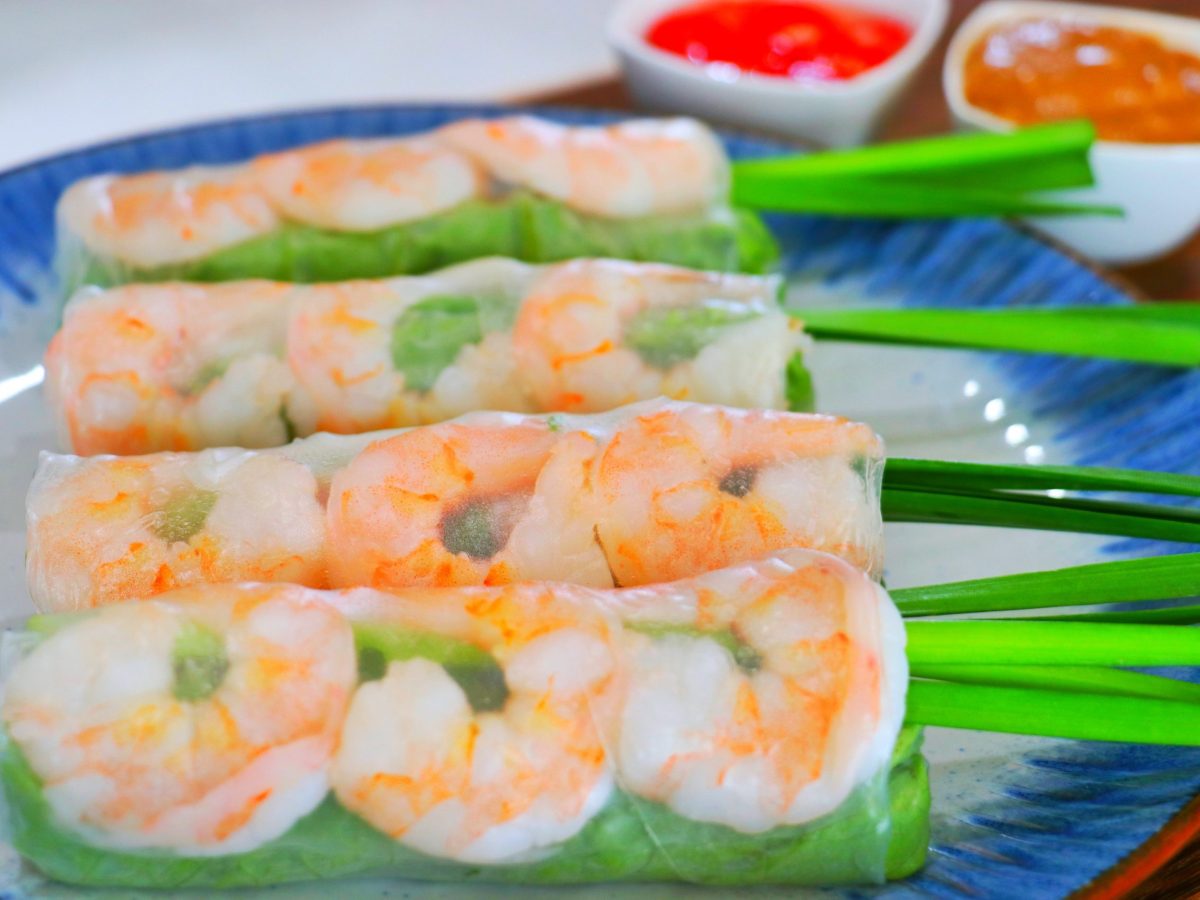 https://cicili.tv/wp-content/uploads/2022/07/Vietnamese-Fresh-Spring-Rolls-1-scaled-1200x900.jpeg