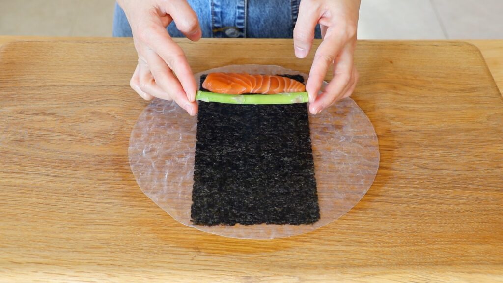 Salmon Seaweed Rolls with Rice Paper 1