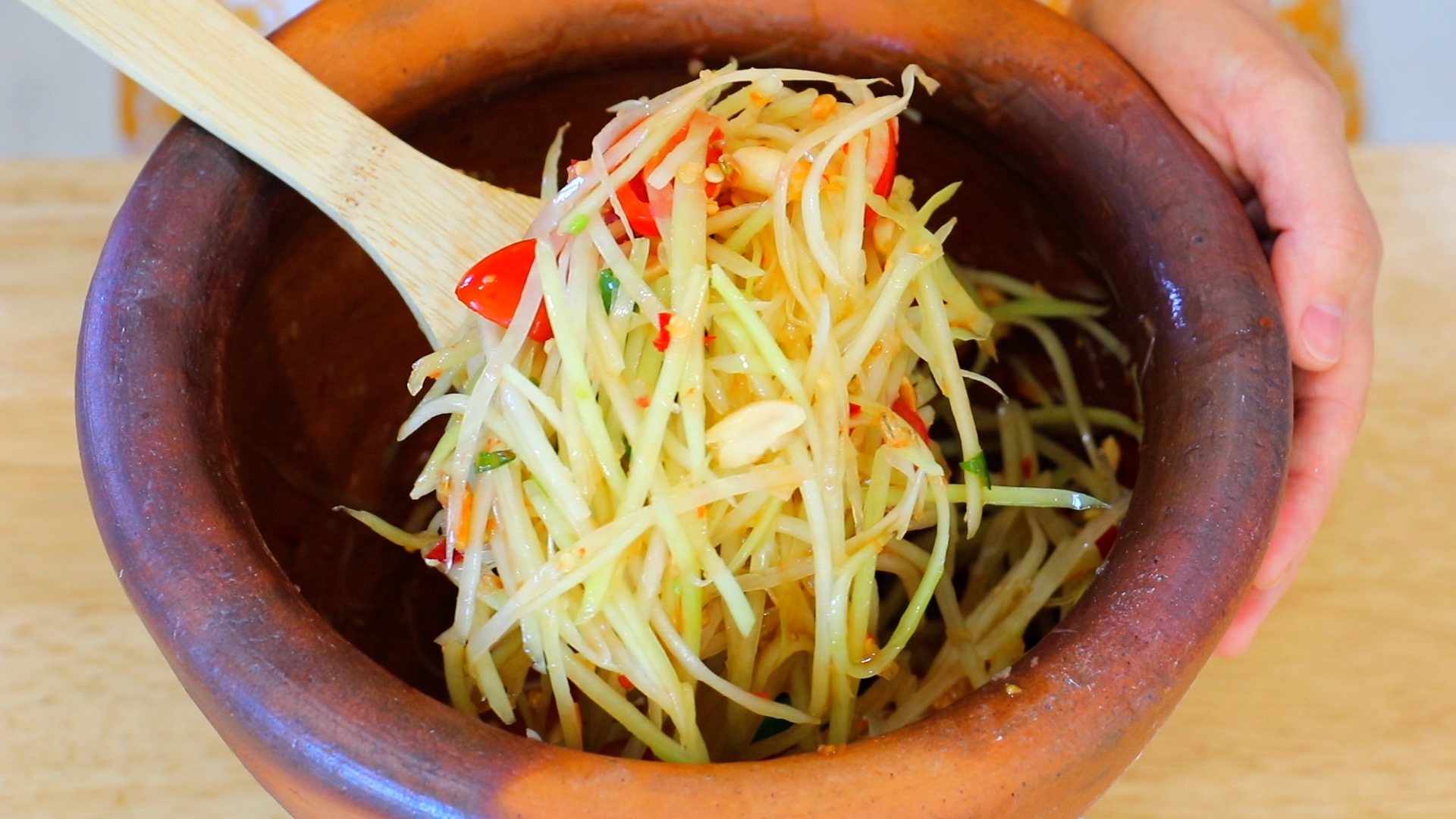 Thai Green Papaya Salad 4. Serve