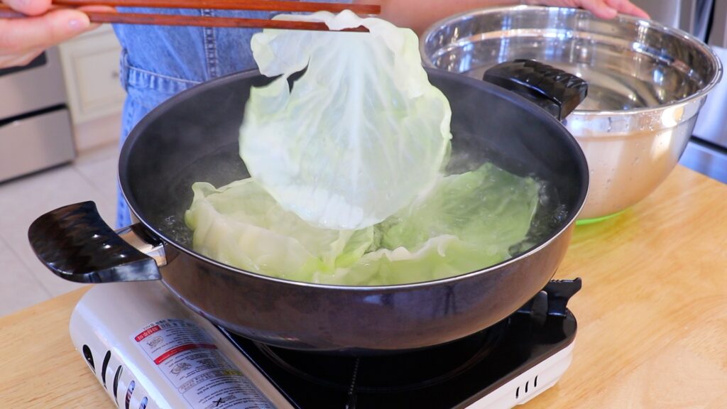 Cabbage Soup Dumplings 1. Boiled Cabbage