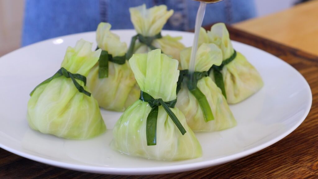Cabbage Soup Dumplings 5. Serve