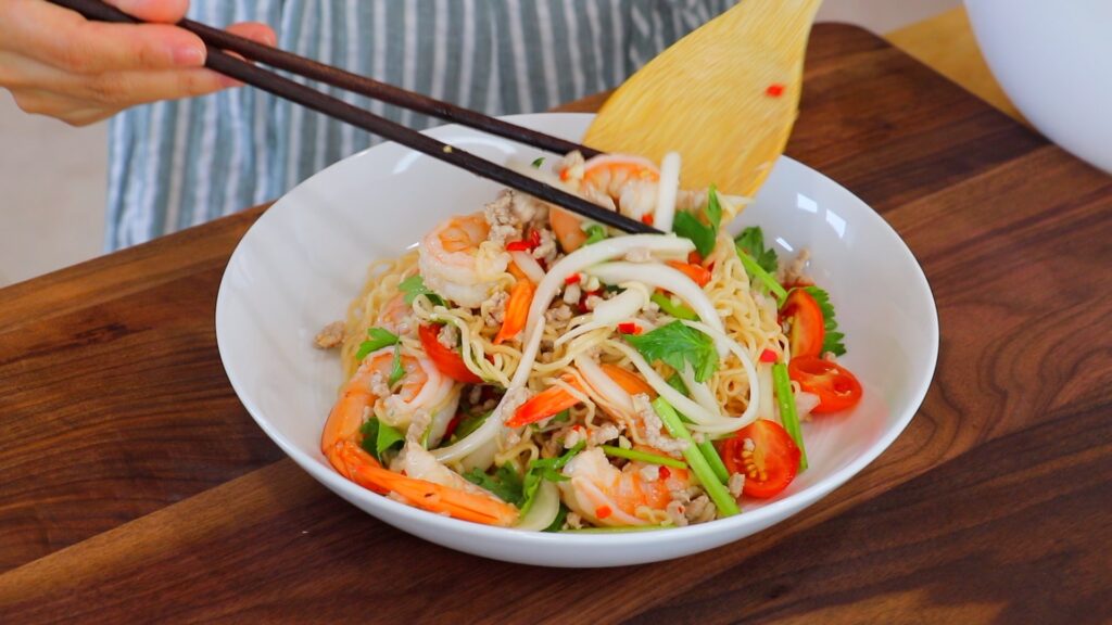 Thai Instant Noodle Salad 4. Toss
