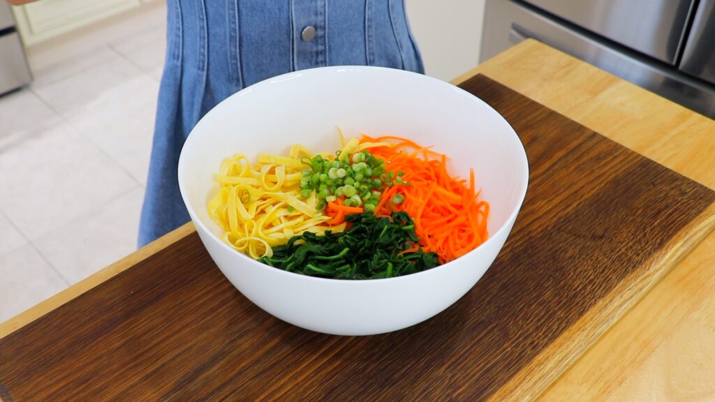 Chinese Spinach Glass Noodles Salad 2. Mix Together