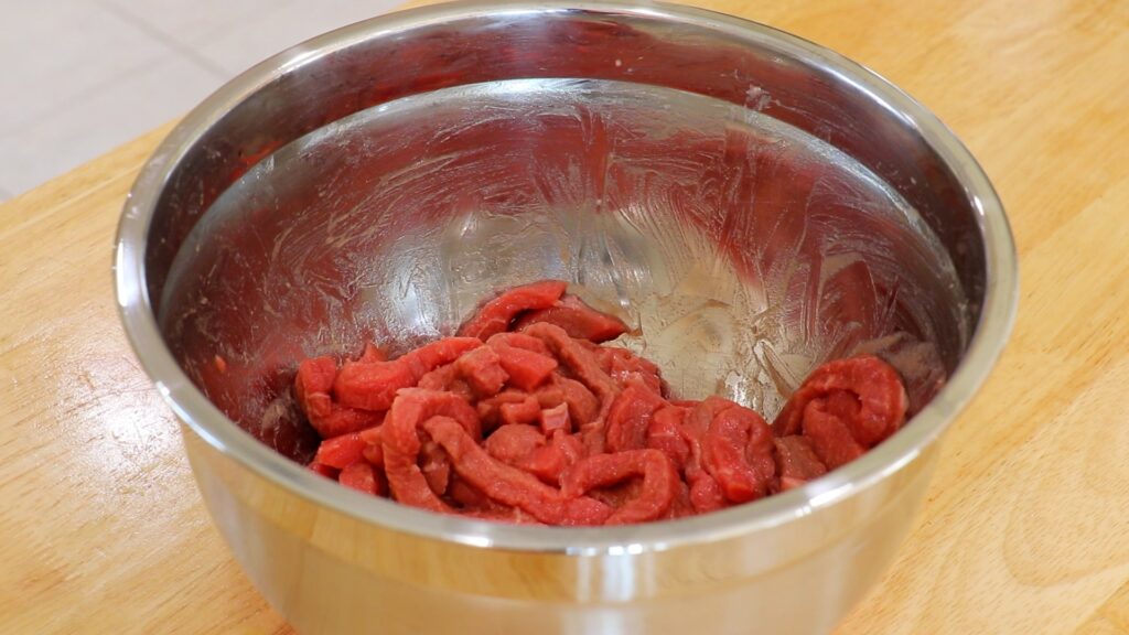 Crispy Chili Beef 1. Marinate