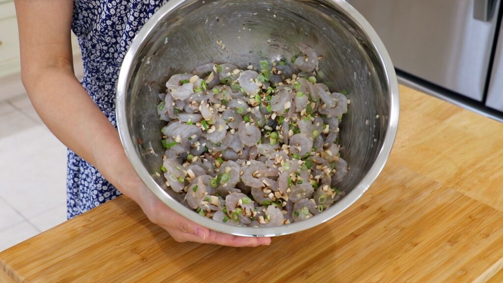 Crispy Shrimp Dumplings w Rice Paper 1