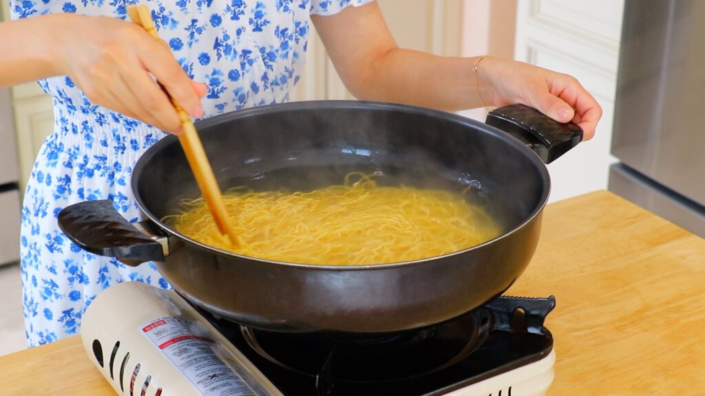 Chicken Chow Mein 2. Boil Noodles