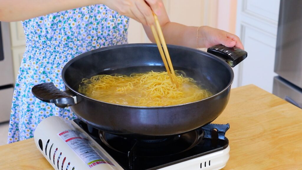 Beef Chow Mein 2. Boil Noodles