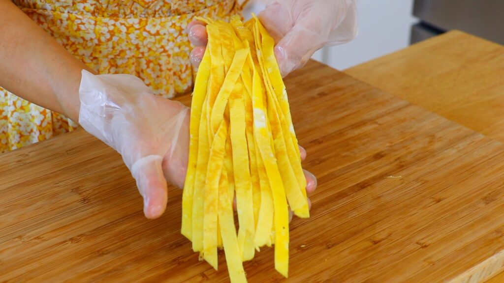 Singapore Noodles 1. Eggs