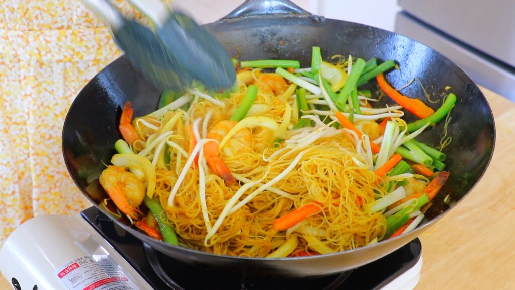 Singapore Noodles 6. Combine