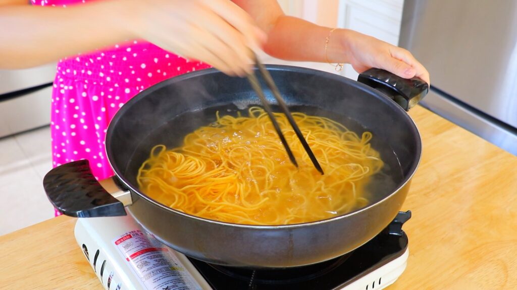 Shrimp Lo Mein 1. Boil Noodles