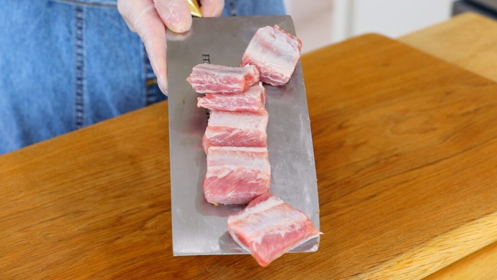 Steamed Ribs 1. Cut