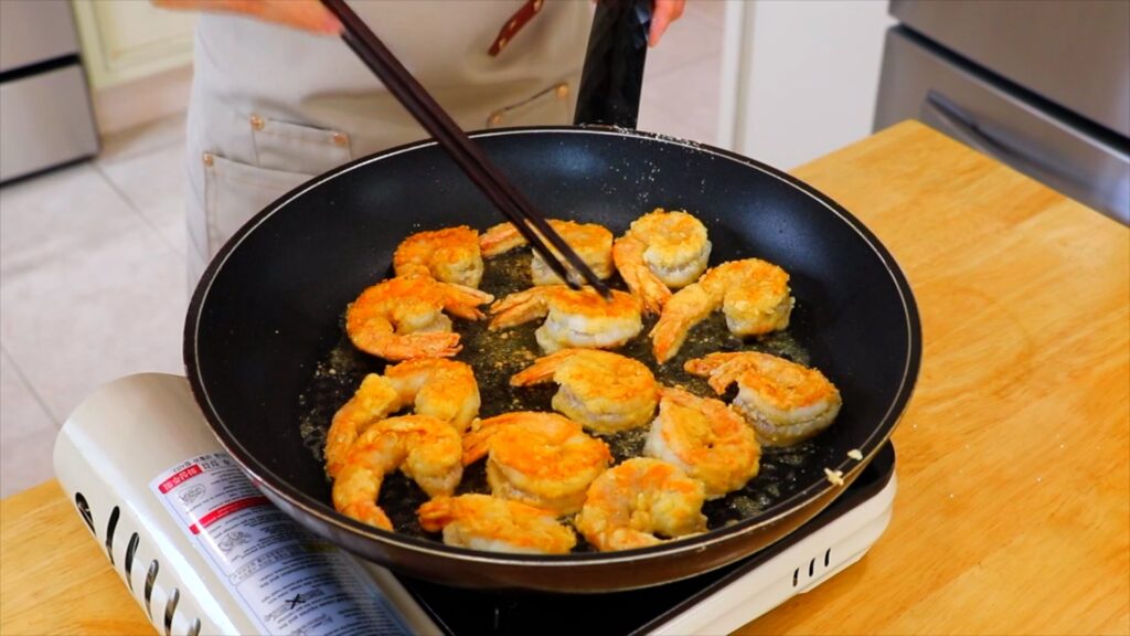 Salt and Pepper Shrimp 5. Fry