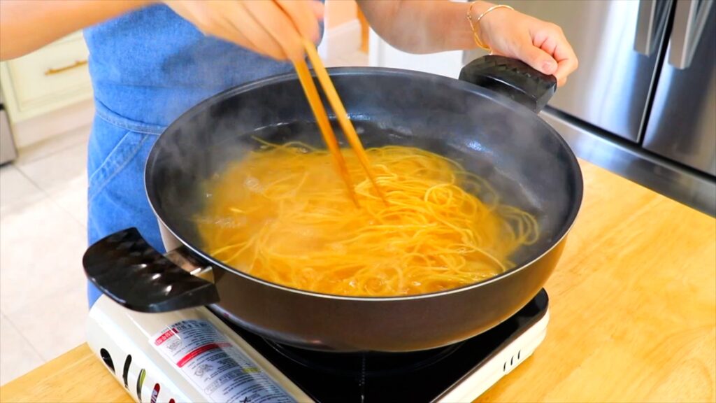 15-Min Beef Lo Mein 3. Boil the Noodles