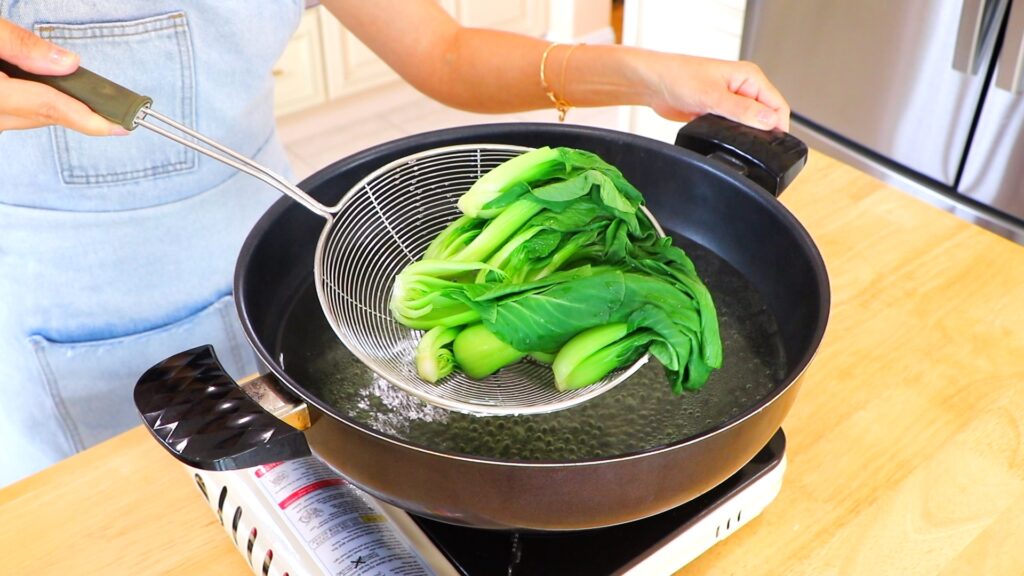 25-Min Chicken Wonton Soup 1