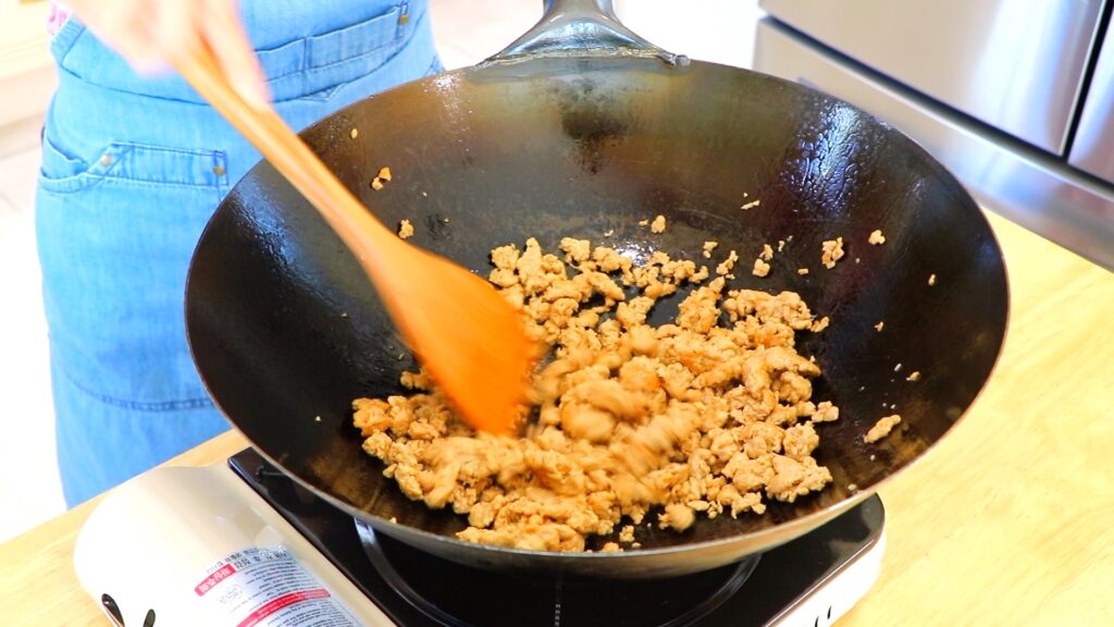 15-Min Ground Chicken Lo Mein 4. Stir-Fry the Chicken