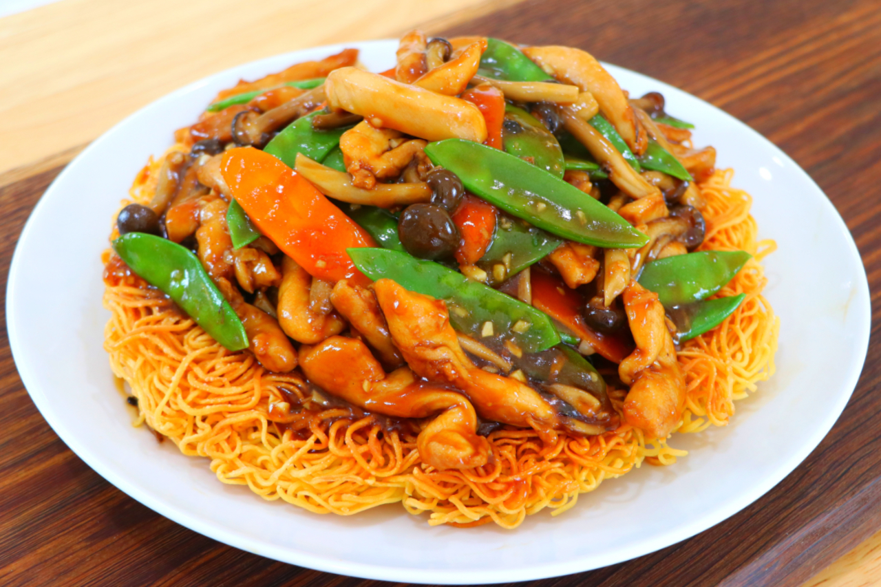 30-Min Hong Kong Crispy Chow Mein with Chicken Small 1